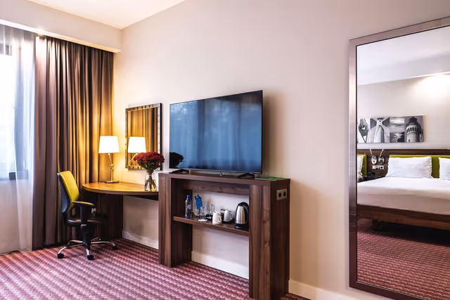 QUEEN ROOM