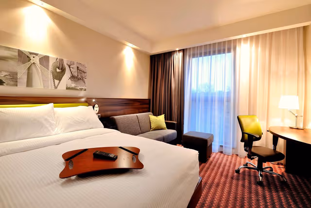 QUEEN ROOM WITH SOFA BED