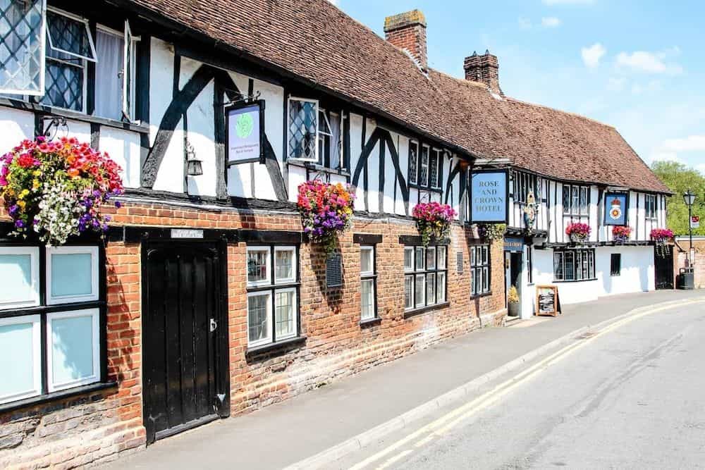 LEGACY ROSE AND CROWN HOTEL LEGACY ROSE AND CROWN HOTEL