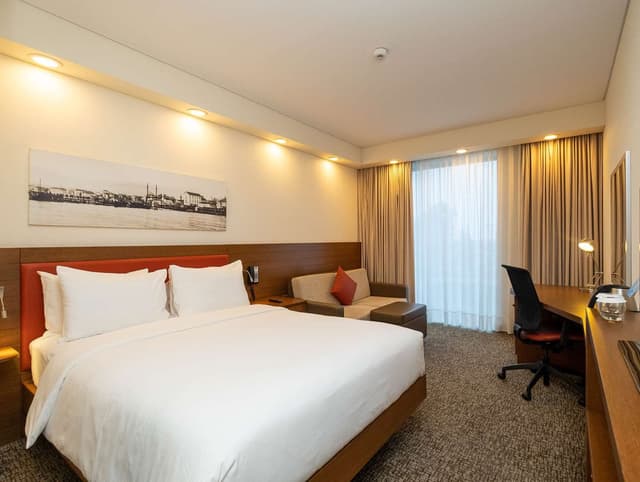QUEEN ROOM W/ SOFA BED AND FRIDGE NONSMOKING