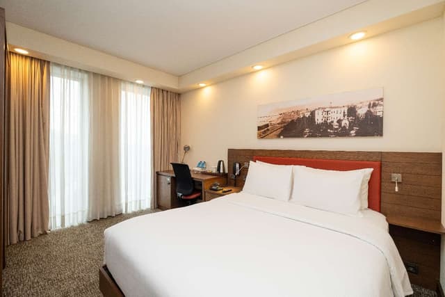 QUEEN ROOM W/ MINI FRIDGE NONSMOKING