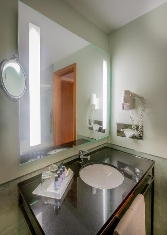 Twin Room with Extra Bed (2 Adults + 1 Child)