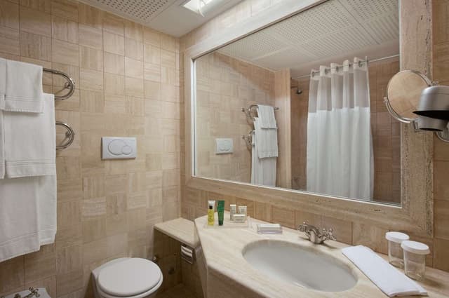 KING GUEST ROOM