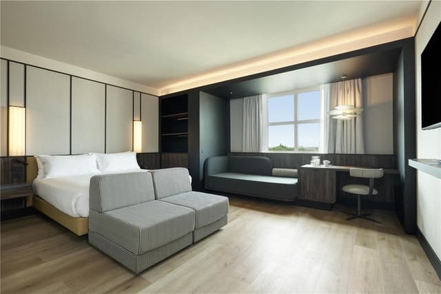 KING EXECUTIVE FAMILY ROOM