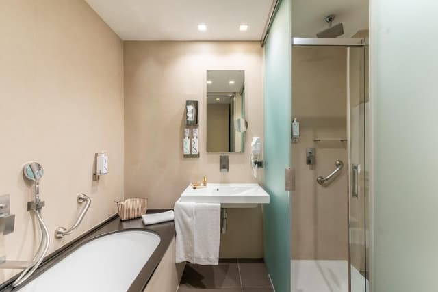 Comfort Room, Multiple Beds
