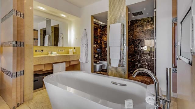 KING GRAND DELUXE PLUS ROOM