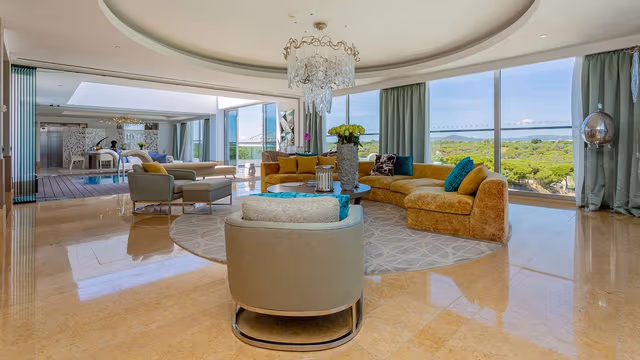 INFINITY PENTHOUSE WITH PRIVATE POOL