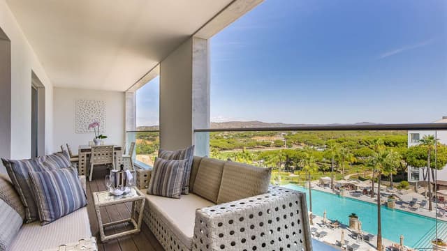 INFINITY PENTHOUSE WITH PRIVATE POOL