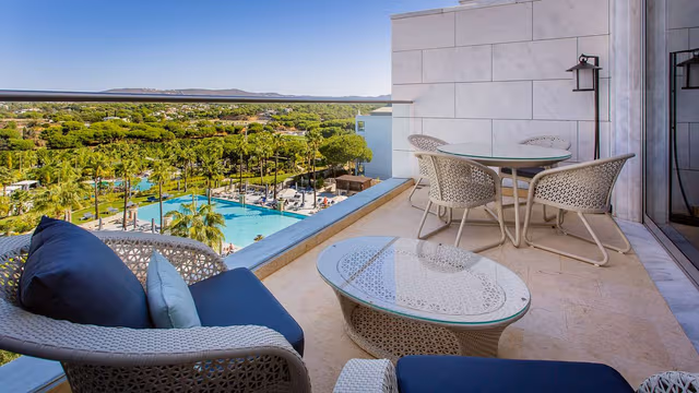 KING GRAND DELUXE SUITE WITH POOL VIEW