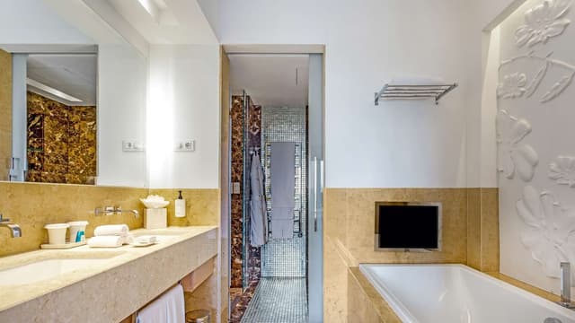 TWIN FAMILY DELUXE ROOM CONNECTING