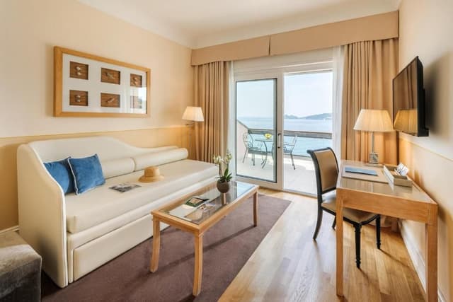 Panoramic Executive Suite