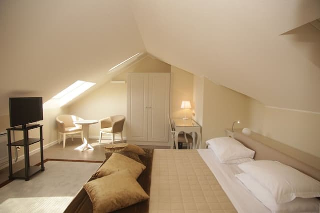 Royal Studio Suite (beach access included)