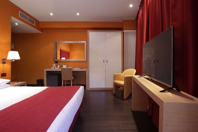 Classic Room, 1 King Bed (with Sofabed)