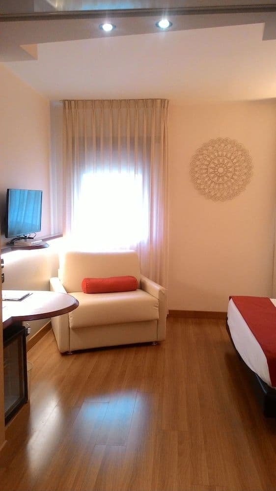 Standard Triple Room, 1 King Bed