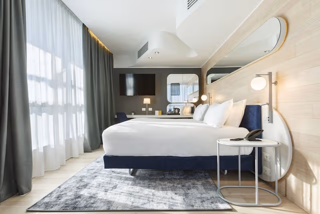 Premium Room, 1 King Bed, City View, Corner