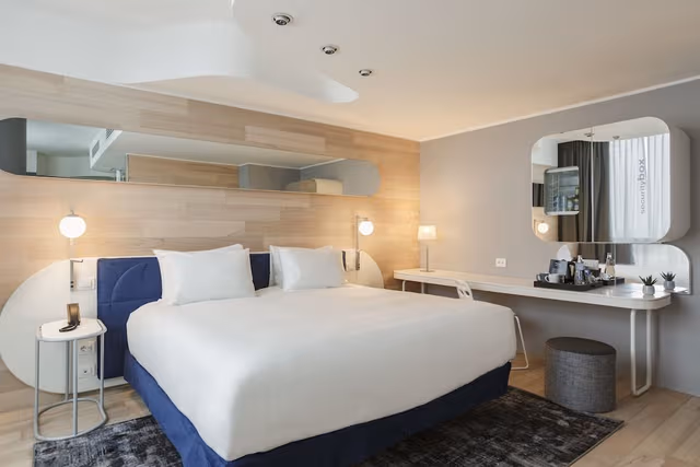 Premium Room, 1 King Bed, City View