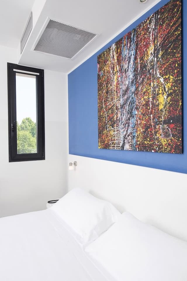 Economy Room