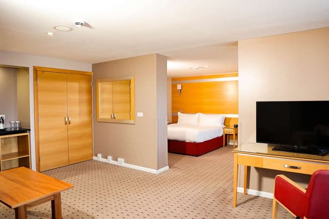KING JUNIOR SUITE WITH DAYTIME PITCH VIEW
