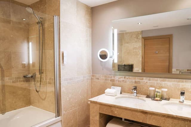 KING BED SUITE