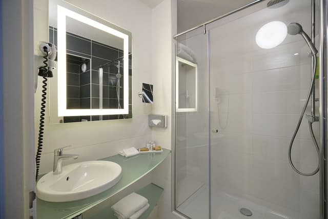 Comfort Room, Twin Beds