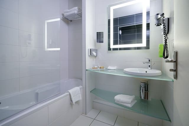 Comfort Room, Twin Beds