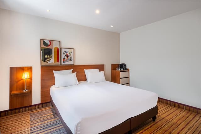 KING ROOM WITH SOFABED