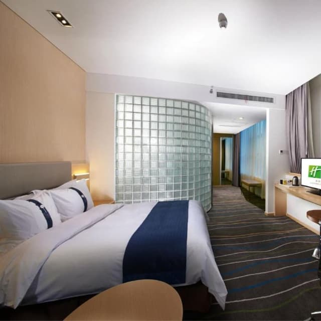 Standard Room, 1 Queen Bed