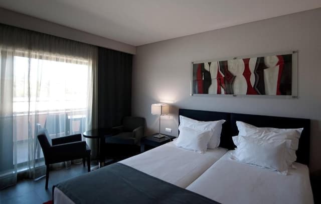 Twin Room with Extra Bed and Sea View (3 Adults)