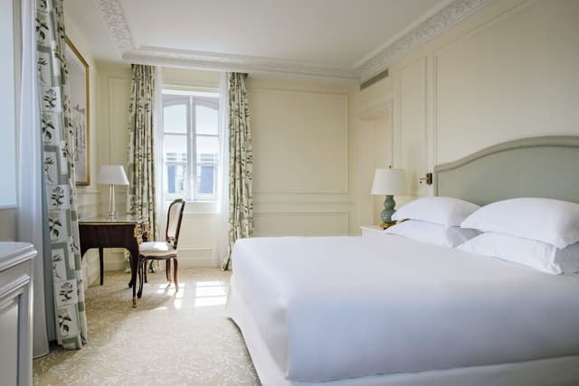 Deluxe Room, 1 King Bed