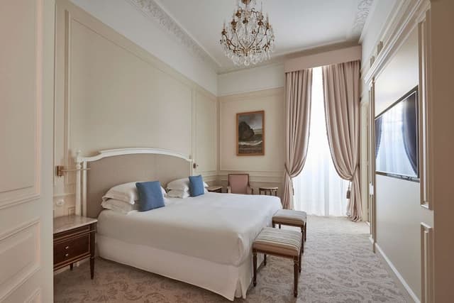 Suite, 1 King Bed (Palais)