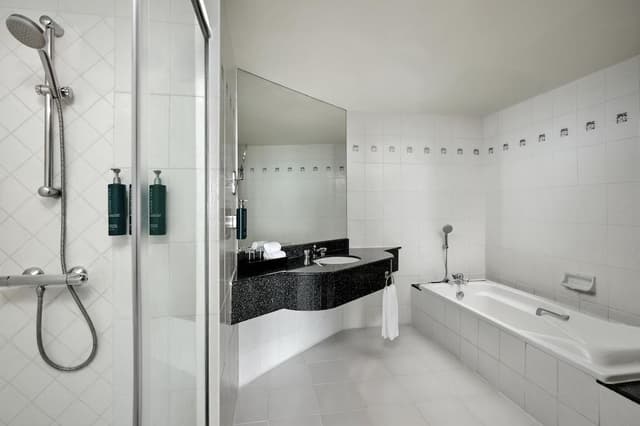 Suite, 1 King Bed, Club Lounge Access, Oceanfront