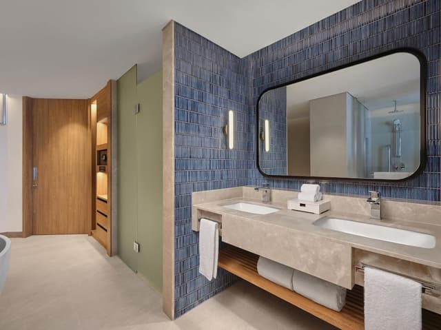 Suite, 1 King Bed, Club Lounge Access, Oceanfront