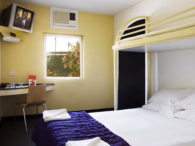 Standard Room 1 Queen Bed