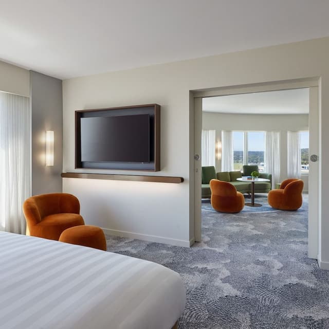 Spa Suite - Runway View