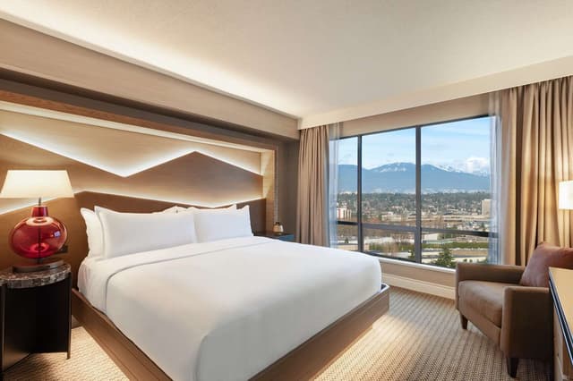 1 KING BED JUNIOR SUITE