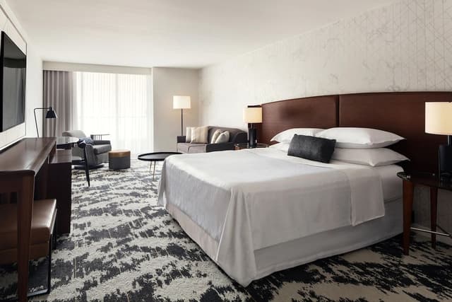 Junior Suite, 1 King Bed, Balcony