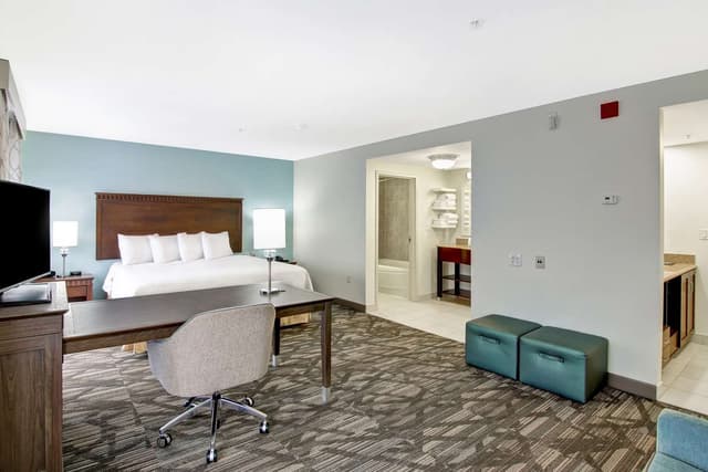 1 KING BED STUDIO SUITE W/ SOFABED NONSMOKING