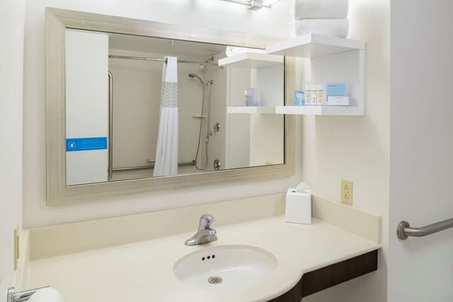 2 QUEEN BEDS ACCESSIBLE ROOM NONSMOKING