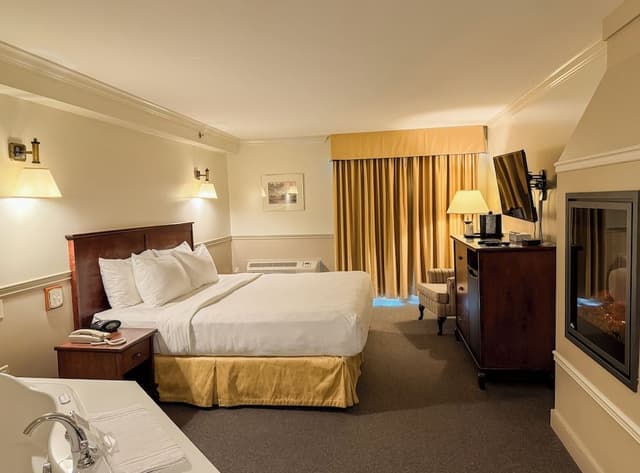 Superior Room, 1 King Bed, Jetted Tub