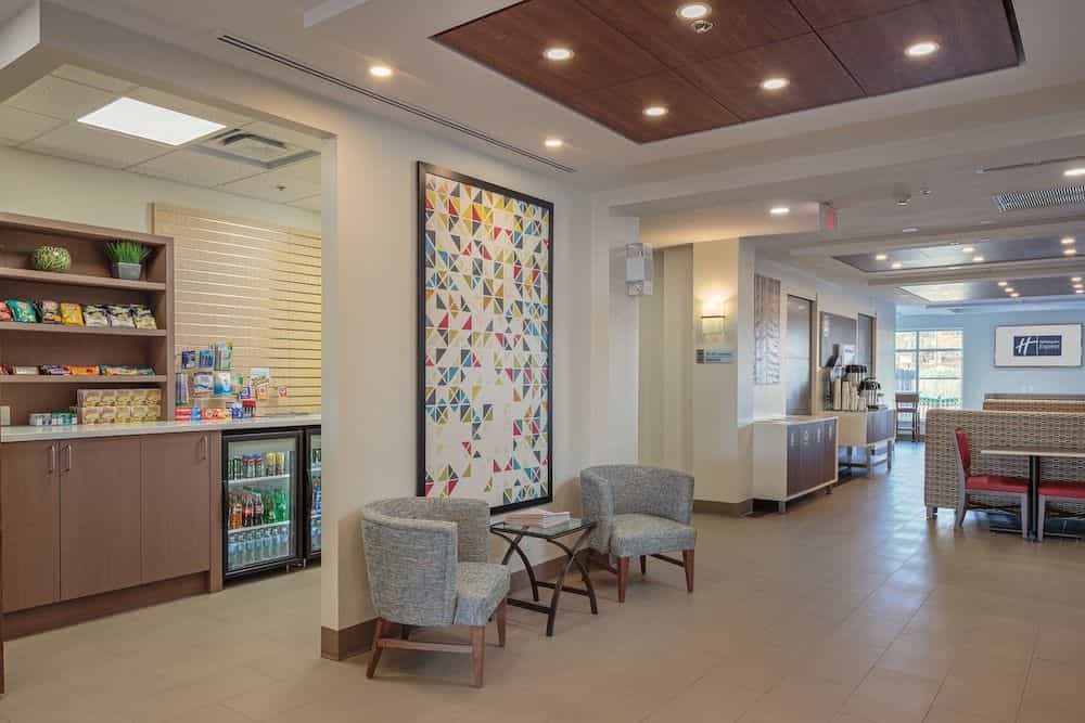 HOLIDAY INN EXPRESS & SUITES B