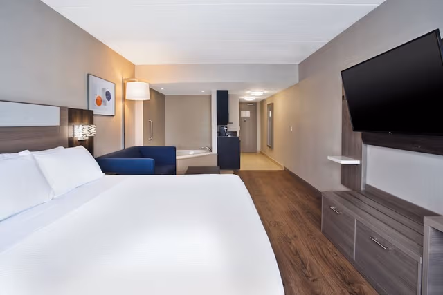 Suite, 1 King Bed, Jetted Tub (Walk-In Shower)