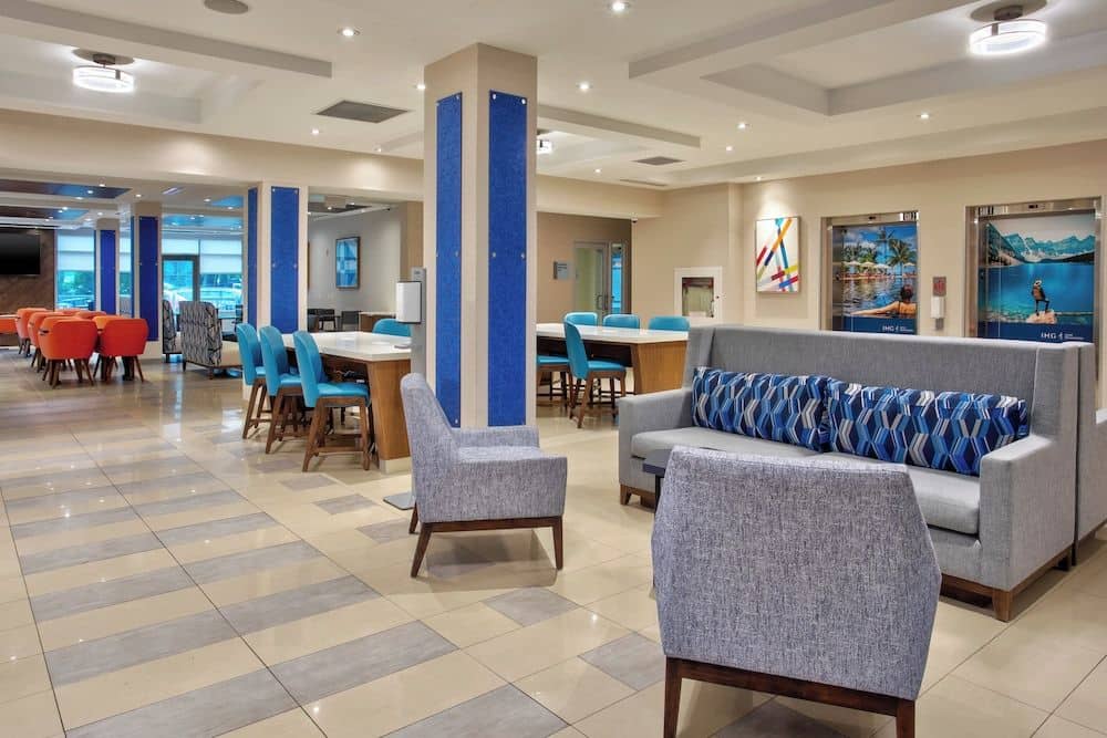 HOLIDAY INN EXPRESS & SUITES K HOLIDAY INN EXPRESS & SUITES K