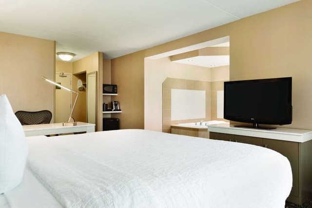 1 KING BED WITH WHIRLPOOL