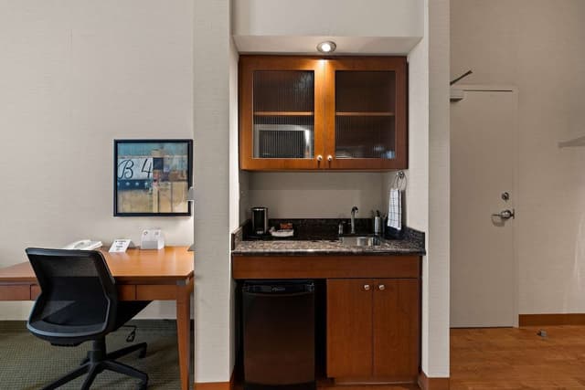 Standard Room, 1 King Bed, Accessible, Kitchenette