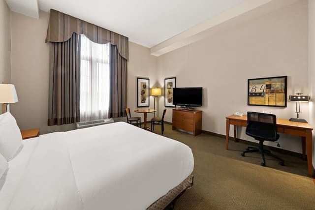 Standard Room, 1 King Bed, Accessible, Kitchenette