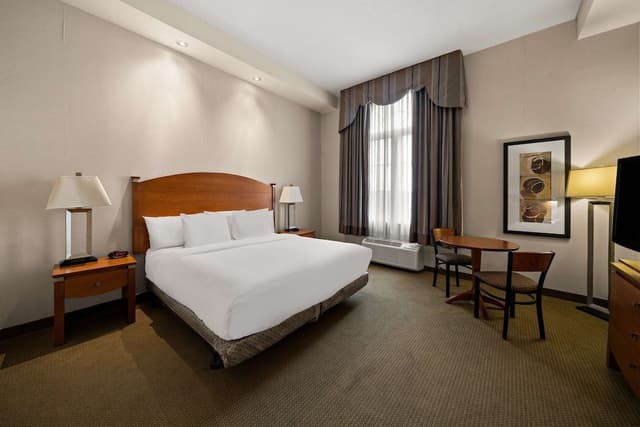 Standard Room, 1 King Bed, Accessible, Kitchenette