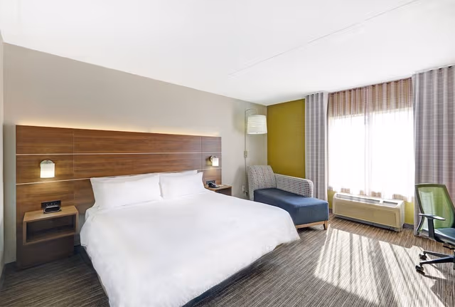 Standard Room, 1 King Bed, Accessible (Mobility, Roll-In Shower)