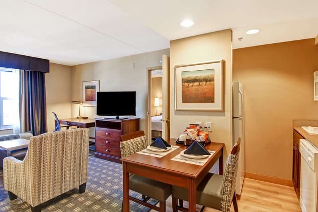 1 KING BED 1 BEDROOM PREMIUM SUITE NS