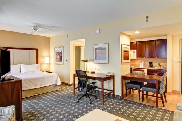 1 KING BED STUDIO SUITE NONSMOKING