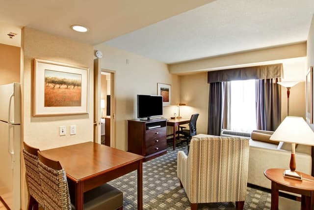 1 KING BED 1 BEDROOM SUITE NONSMOKING